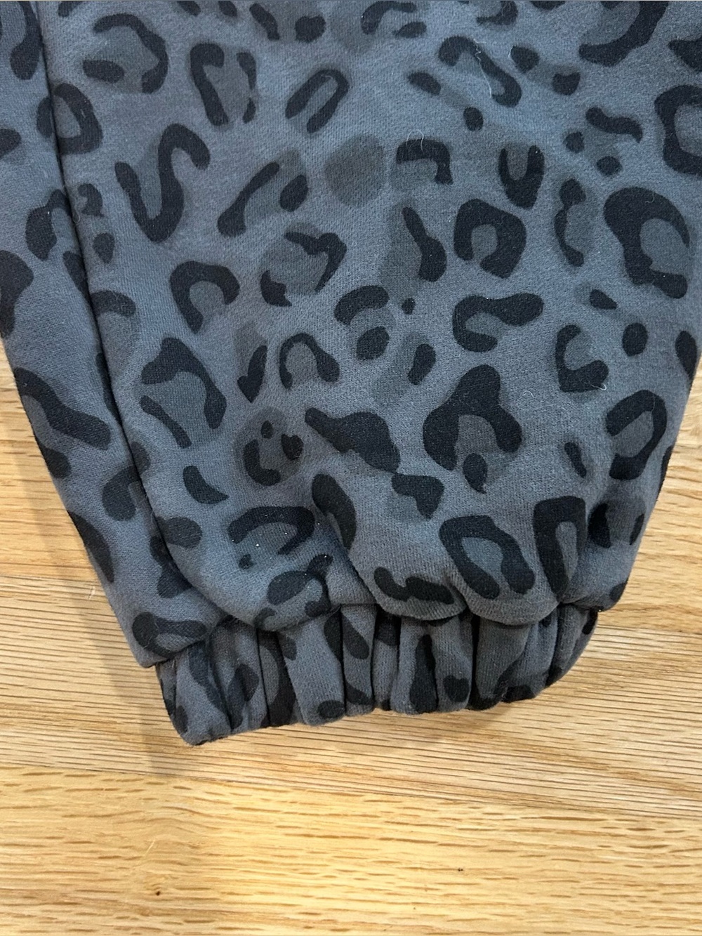 Cmfrt Airplane Mode Charcoal Gray Cheetah Print Super Soft Jogger Sweatpants L - Picture 4 of 11